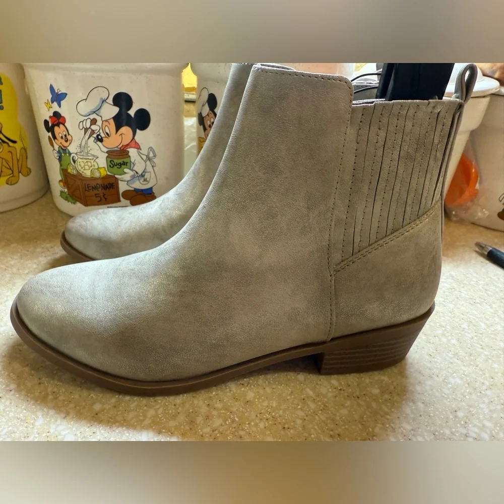 Classic Metallic Taupe Women's Ankle Boots Youth Sz 4 Shoes Brand New Slip On